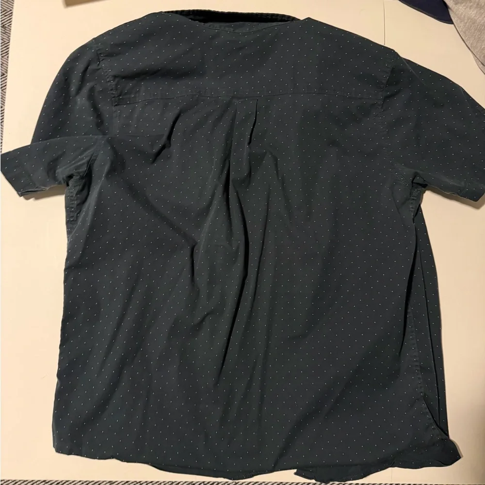 Men's Vuori Bridge Button Down Shirt Size Medium - Picture 2 of 8